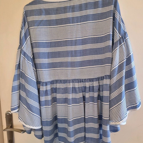Baya women's top like new, size M, white and blue