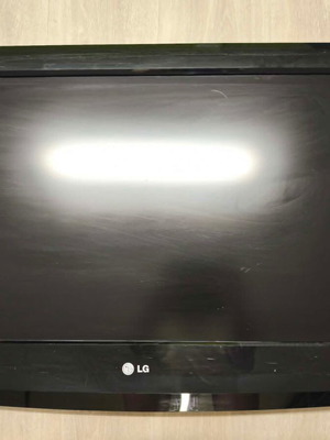LG 32LC41 32'' LCD TV used, without stand, wall mount only