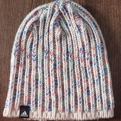 Adidas beanie one size like new, multicolor