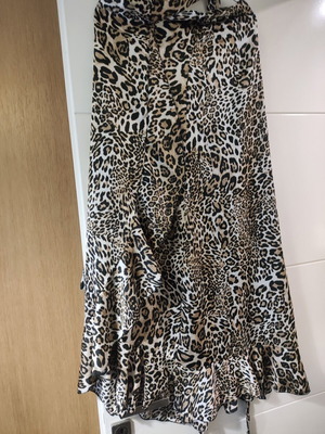 Wrap satin leopard skirt like new, black and beige