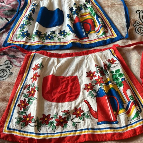 Kitchen aprons unused, pair of 2, 100% cotton