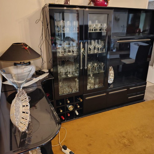 Black lacquer unit used, detachable