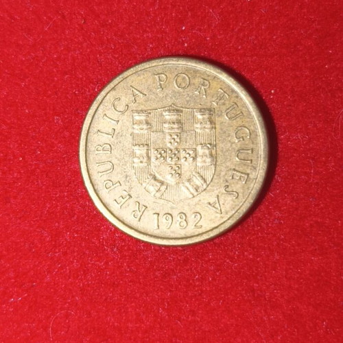 Portugal 1 Escudo Coin used