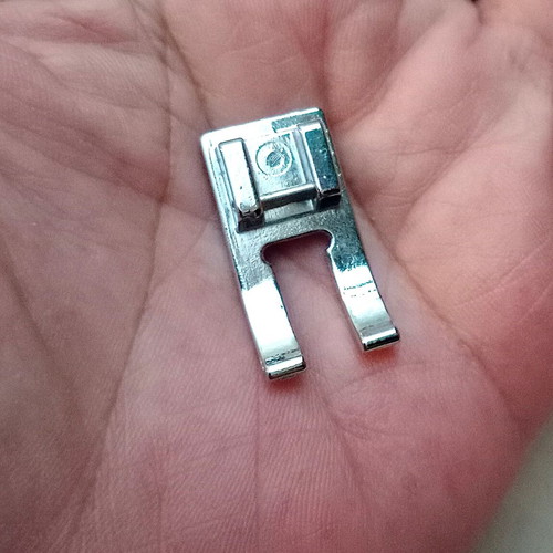 Open presser foot for appliqué new for home sewing machine