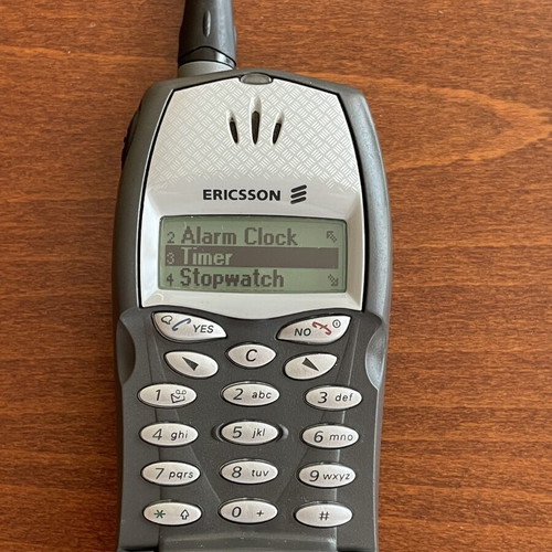 Ericsson T20e mobile phone