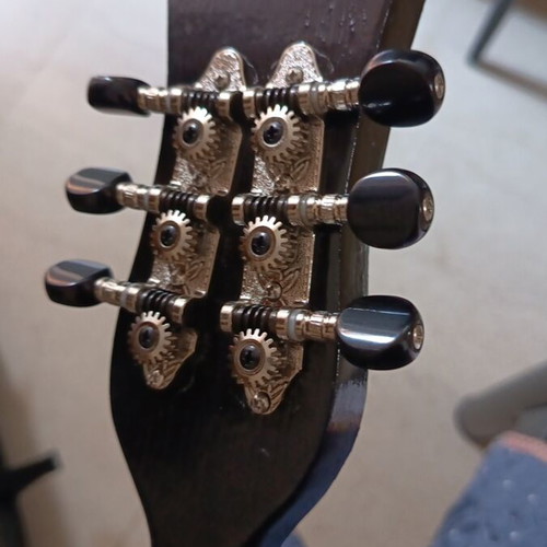 Tzouras like new with grover keys and hard granite case