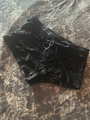Gossip on the Beach Womens Summer Shorts like new, black, size M