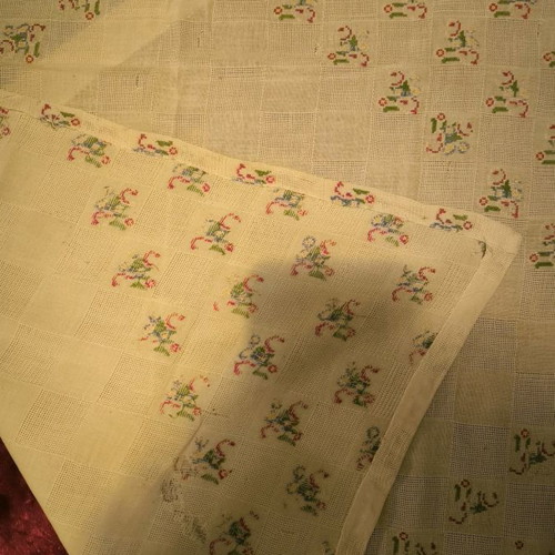Embroidered tablecloth 70cm x 70cm