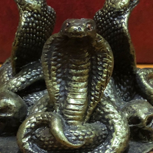Decorative figurine with snakes and skulls