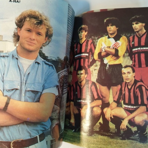 Neo Agori magazines, set of 8 issues 1986, posters in issue 493