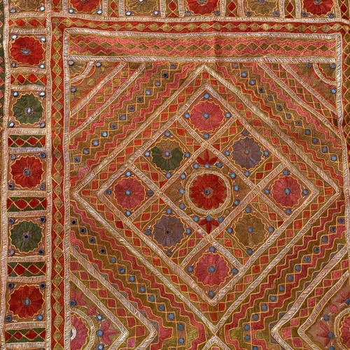 Ethnik throw like new with geometric pattern and terracotta base