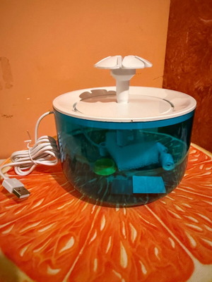 USB Cat Water Fountain σαν καινούργιο, αυτόματη ποτίστρα κατοικιδίων με φίλτρο