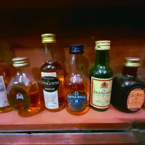 Whisky miniatures collection like new, rare aged 10 to 18 years, set of 10