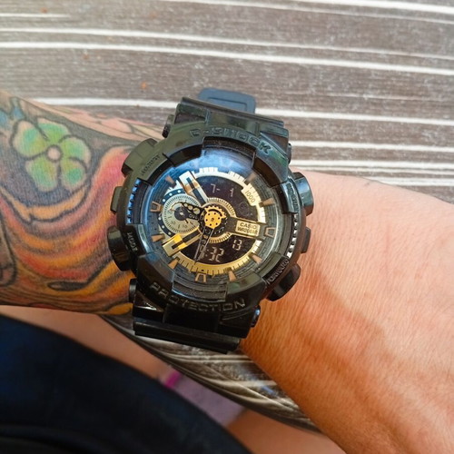 Casio G-Shock GA-110GB black and gold watch like new