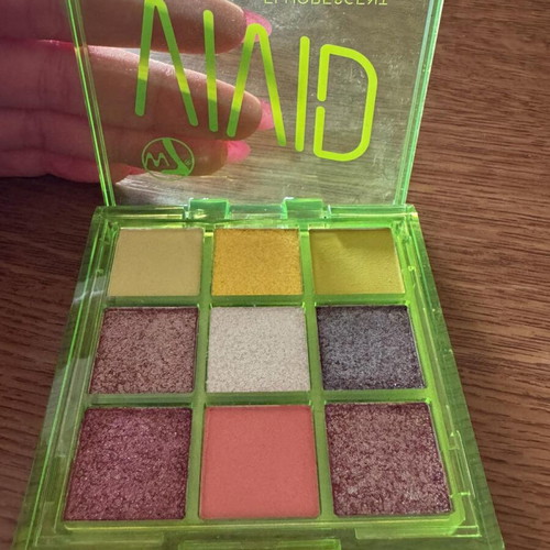 W7 eyeshadow palette new