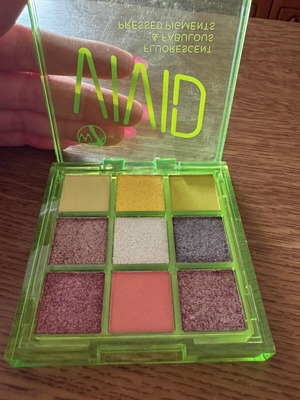 W7 eyeshadow palette new