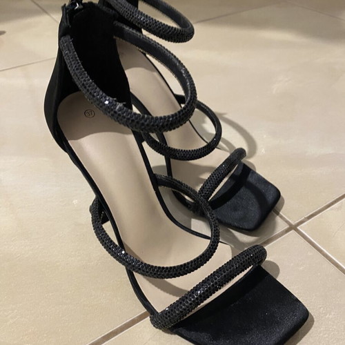Black sandals with rhinestones size 37 like new