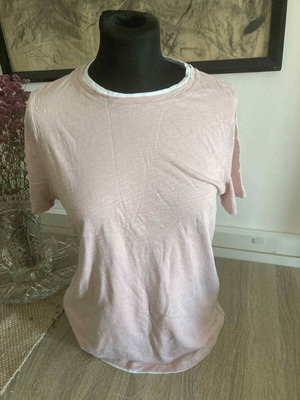T-shirt ροζ σε μέγεθος XL, σαν καινούργιο με λευκές λεπτομέρειες