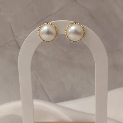 Gold Earrings with Pearl like new