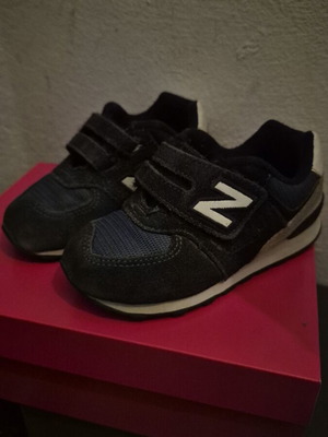 New Balance παιδικά αθλητικά παπούτσια με διπλό αυτοκόλλητο σκρατς, νούμερο 25