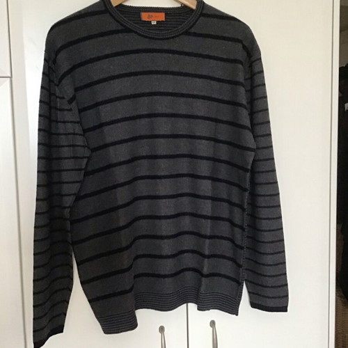 Dur sweater XL like new, thin gray with blue wool men's