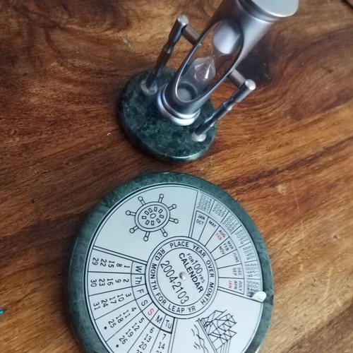 Hourglass and calendar until 2103 like new