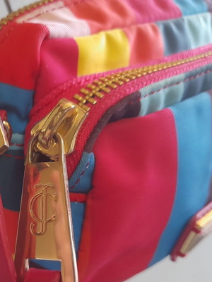 Τσαντάκι Juicy Couture συλλεκτικό μεταχειρισμένο, Rainbow Stripes