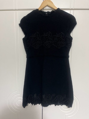 ZARA black mini dress like new with lace and fringes, size M