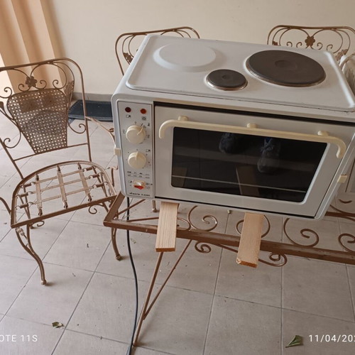 Davo K3500 Oven with Two Burners Like New