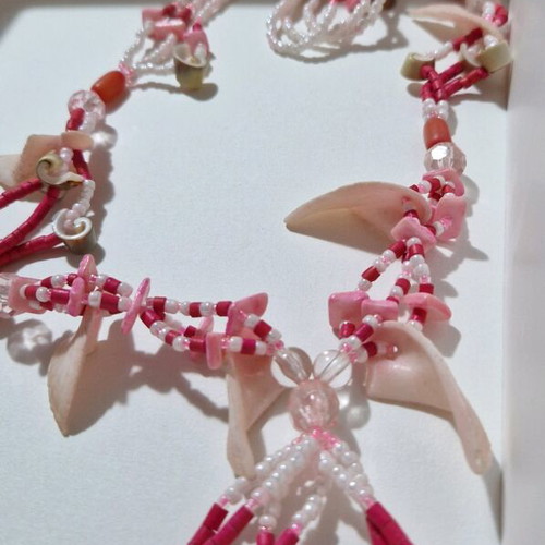 Children's necklace like new, pink with shells and beads
