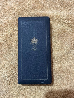 Knight Georgios A. Anagnostopoulos medal box like new