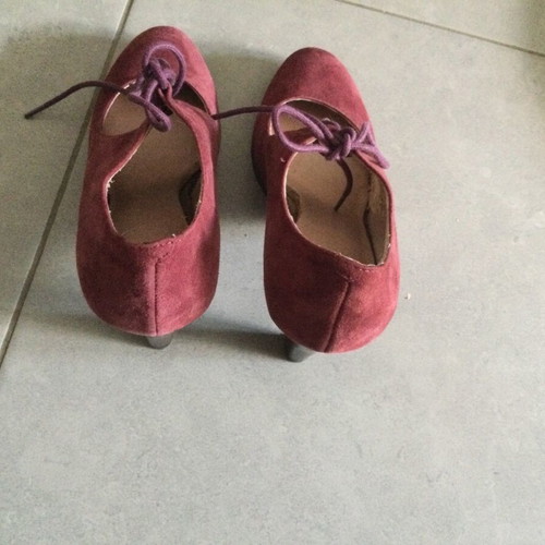 Lands End suede lace-up burgundy pumps like new