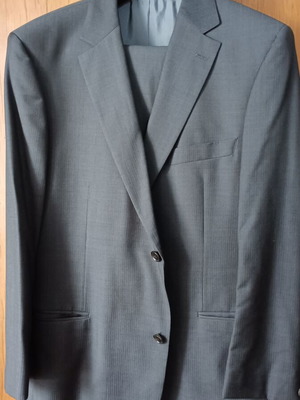 Boss men's suit blue like new, size XL with tie gift