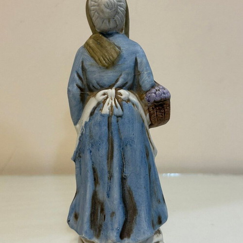 Vintage decorative figure Grandma with basket of grapes, like new, 17cm