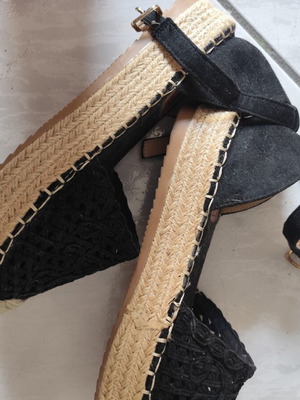Platform sandals size 41 black like new