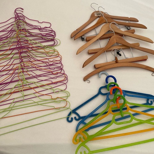 Set of 40 hangers, 5 wooden, 5 rotating, 30 slim