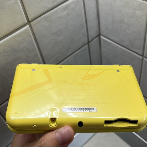 Nintendo New 3DS LL Pikachu Edition like new