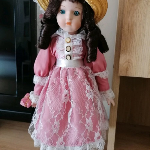 Porcelain doll The Heritage Mint Collection used with pink dress
