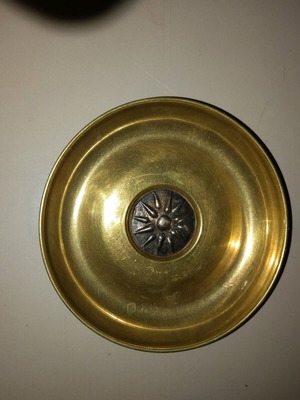 Паметни метални съдове като нови със символа на Вергина и глава на Александър Велики