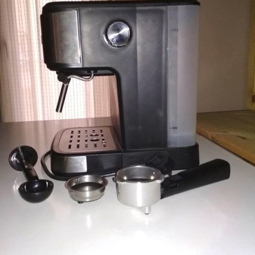 Rohnson espresso machine like new, 20 bar pressure with milk frother nozzle