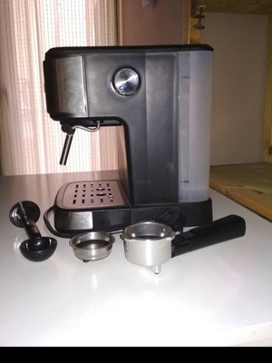 Rohnson espresso machine like new, 20 bar pressure with milk frother nozzle