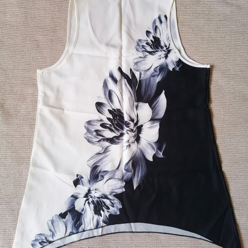 Sleeveless blouse size M, black and white with floral print