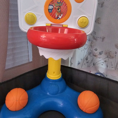 Basketball with balls for 6-12 months like new with sounds