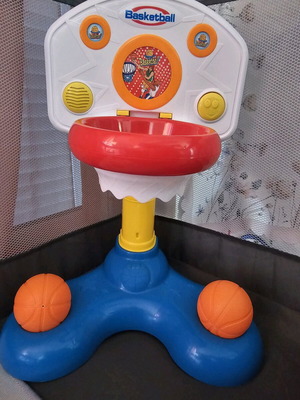Basketball with balls for 6-12 months like new with sounds