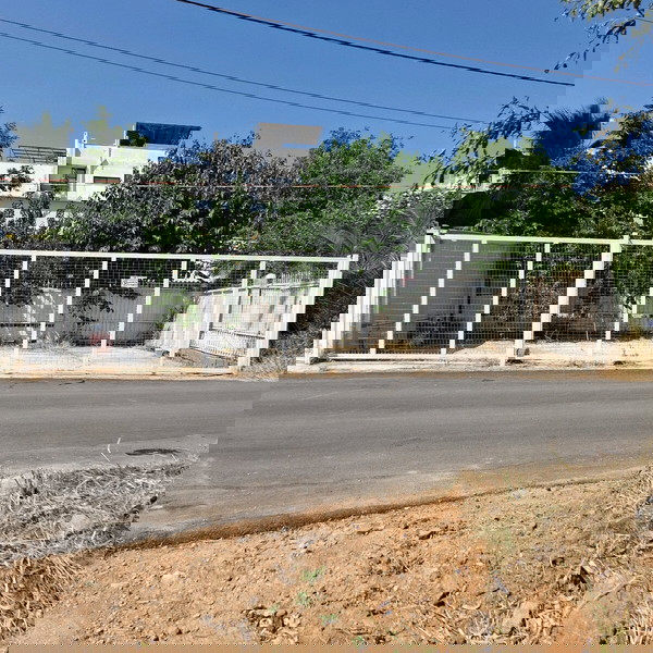 Ενοικιάζεται οικόπεδο 60τ.μ. (70τ.μ.) 7×8 μέτρα (πιθανό 7×10). Φωτισμός. Ρεύμα. Ηλεκτρική πόρτα. Βιν