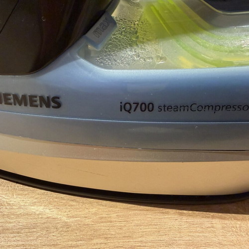 Siemens Iron Steam Compressor IQ7000 Like New, 3200W, Titanium Plate