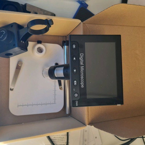 Digital Microscope with LCD Screen and Accessories