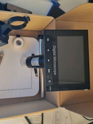 Digital Microscope with LCD Screen and Accessories