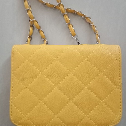 Yellow shoulder bag used in very good condition