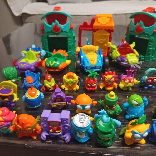 Super Zings set of 52 pieces and vehicles like new
